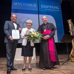 Christel Klint mit der Myconiusmedaille der Stadt Gotha ausgezeichnet