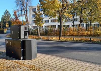 Ein Panzerblitzer steht auf einem Gehweg, öffnet größere Ansicht