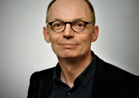 Portrait eines Mannes mit Brille, öffnet größere Ansicht