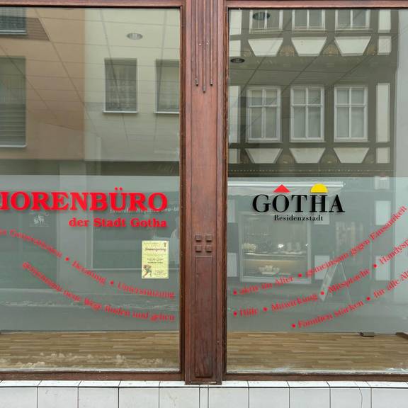 Schaufensteransicht vom Seniorenbüro der Stadt Gotha
